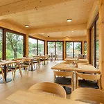 Skanzen فندق 3*